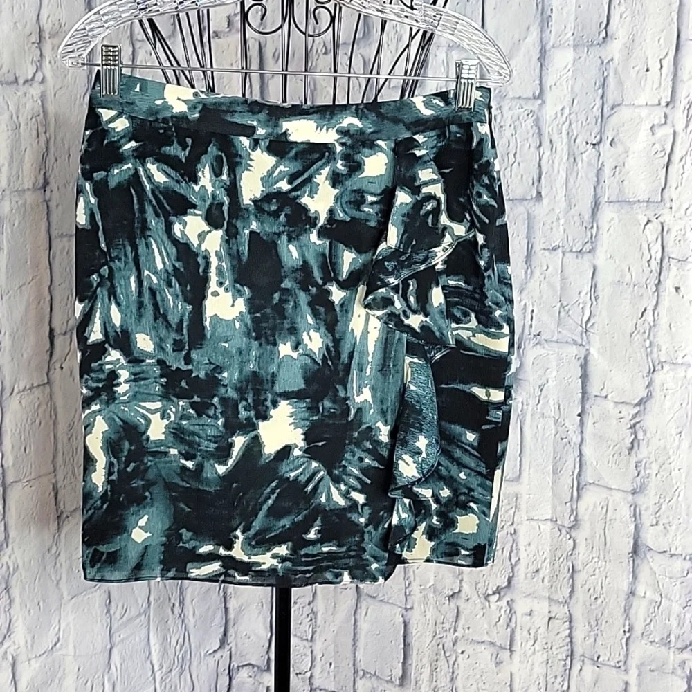 ANN TAYLOR Blue and White Silk Floral Ruffled Skirt 6 Petite‎